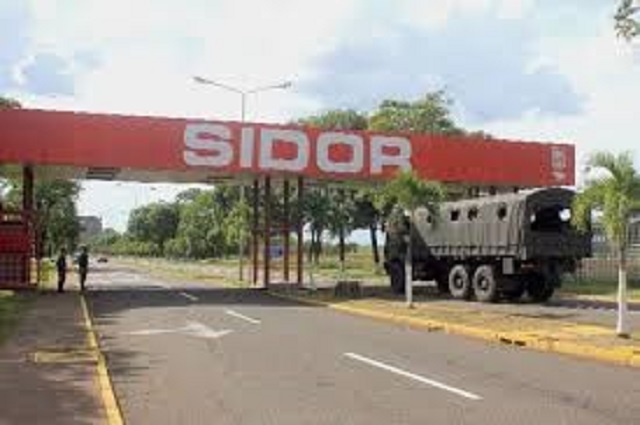 Camión militar en la entrada de Sidor
