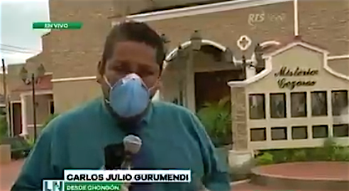 Periodista rompe en llanto al reportar situación de coronavirus en Ecuador