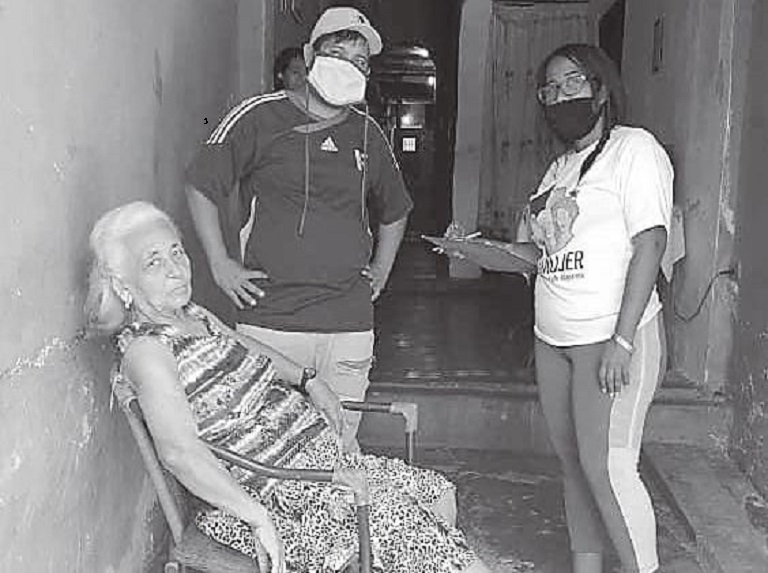 Adriana González participa en jornadas en el barrio Manicomio de la Pastora.