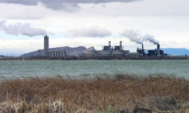 La central eléctrica Four Corners en Waterflow, Nuevo México, uno de los mayores emisores de dióxido de carbono del país, es una de las 13 centrales de carbón que han anunciado planes de cierre.
