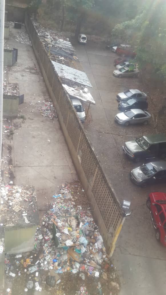 La calidad de vida afectada por este flagelo de la falta de recolección de desechos sólidos por parte de Supra Caracas