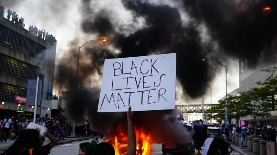 Las vidas negras importan...dice el cartel