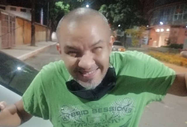 Darío Salcedo al salir de la cárcel la madrugada del 4 de julio 2020