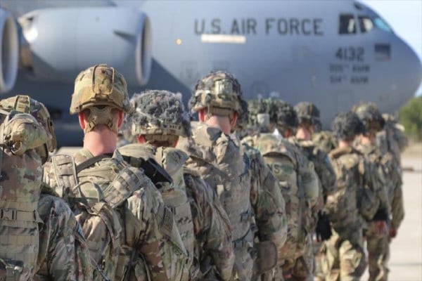El Ejército de EE.UU. se despliega desde Pope Army Airfield, Carolina del Norte, 1 de enero de 2020.