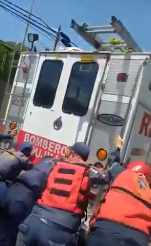 "Ya Goyito ya, con Goyito es suficiente" respondió Deivis Pacheco cuando el pidieron ayuda desde el camión de bomberos que se quedó sin gasolina