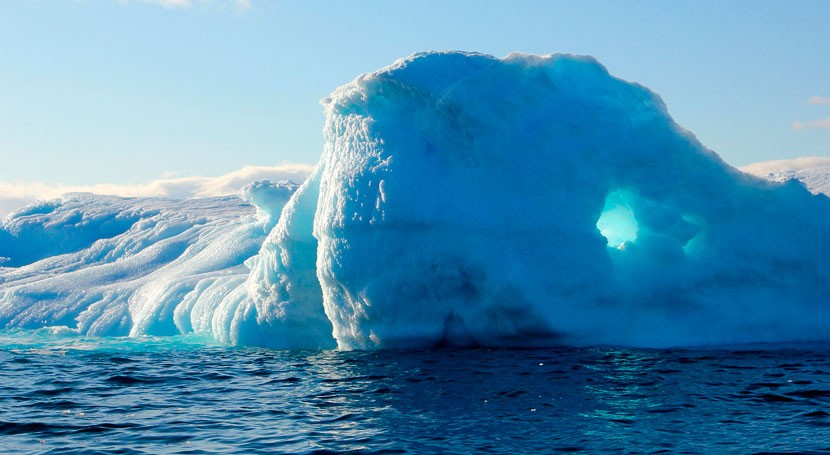 Agua derretida en glaciar de Groenlandia