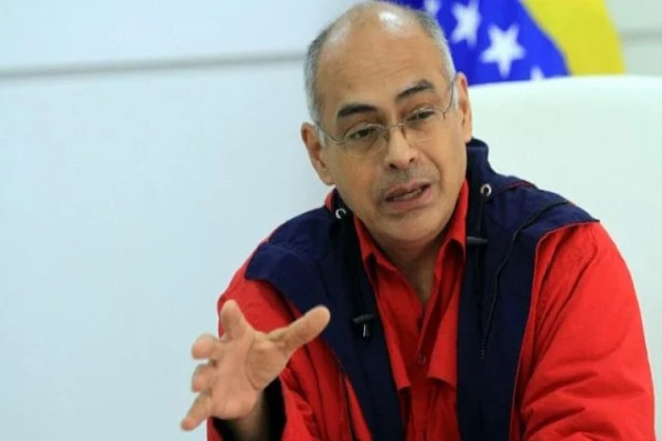 El Ministro del Poder Popular para la Salud, Carlos Alvarado.