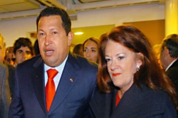Alicia Castro junto al Comandante Chávez en sus tiempos como embajadora de Argentina en Venezuela.