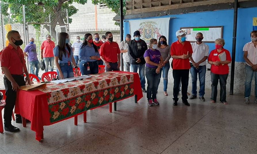 Banco Bicentenario entregó tarjetas de débito a pensionados de La Isabelica