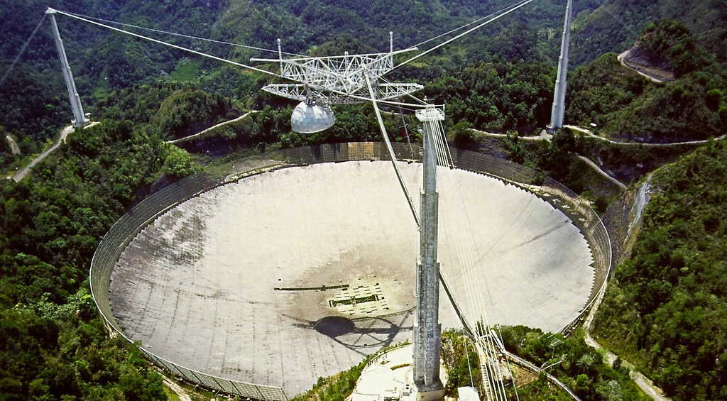 El radiotelescopio en Arecibo, Puerto Rico, facilitó innumerables descubrimientos científicos durante sus 57 años de funcionamiento.