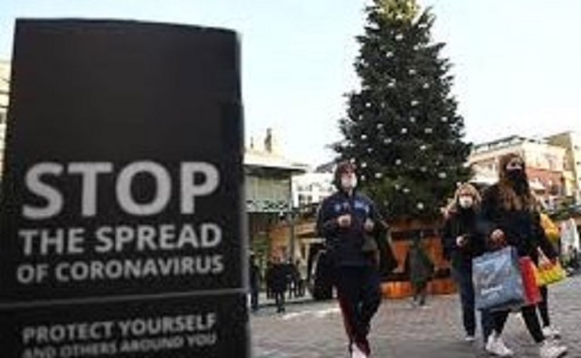 Nueva cepa navideña del coronavirus amenaza al Reino Unido y a Europa