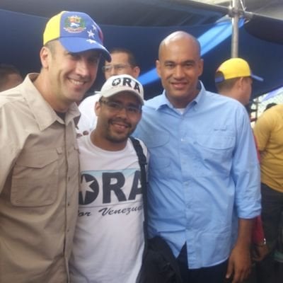 Al centro Edgar Reyes, recién electo diputado por el GPP por el Partido ORA
