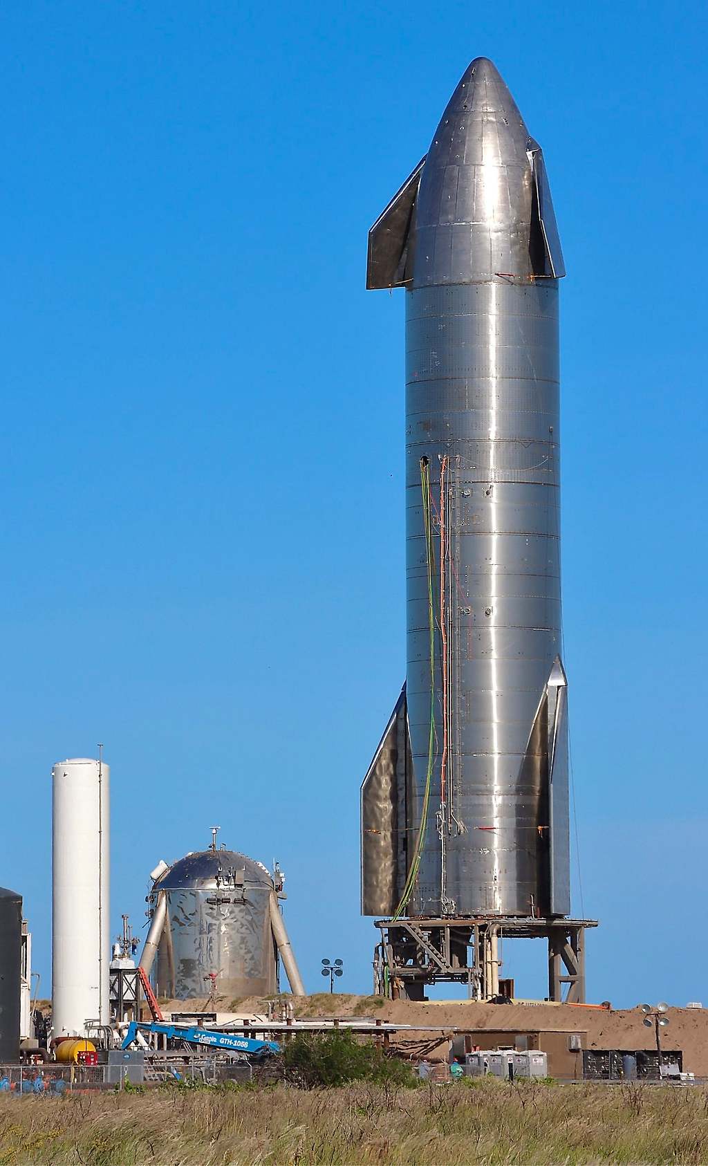 La nave Starship prototipo SN8 de SpaceX, en preparación para su prueba de vuelo.