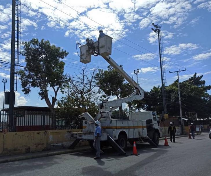 continúa atención de redes eléctricas del sur de Maracay