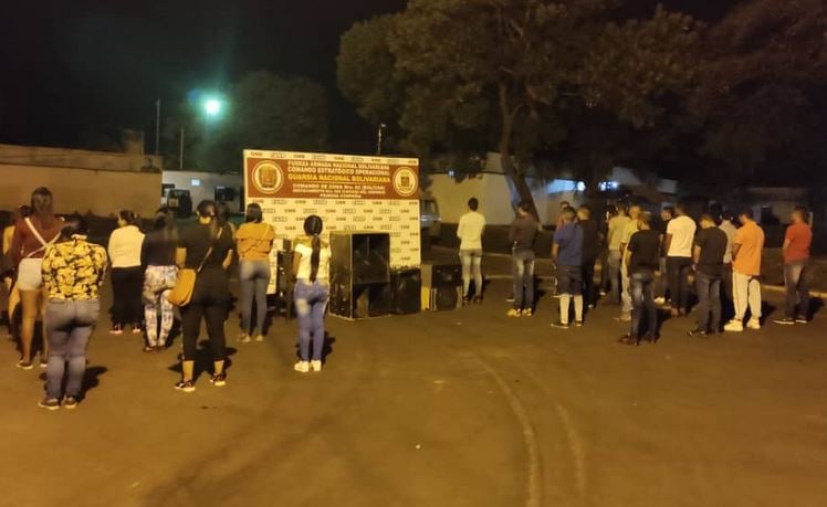 GNB detiene a 25 personas por participar en fiesta clandestina en Caicara del Orinoco