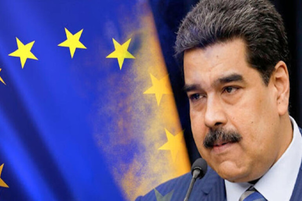 El presidente Nicolás Maduro y la bandera de la Unión Europea