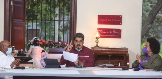 Maduro ordenó cancelar en petros los créditos otorgados por el gobierno venezolano.