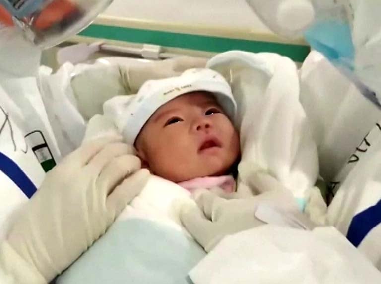 Al momento del nacimiento de la bebé, los científicos detectaron anticuerpos contra el covid-19 en la sangre del cordón umbilical.