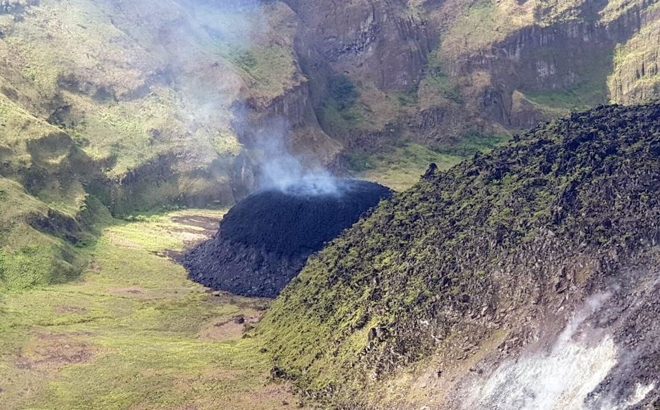 La Soufriere? es un volcán activo en una de las islas de San Vicente y las Granadinas, en el Mar Caribe.?
