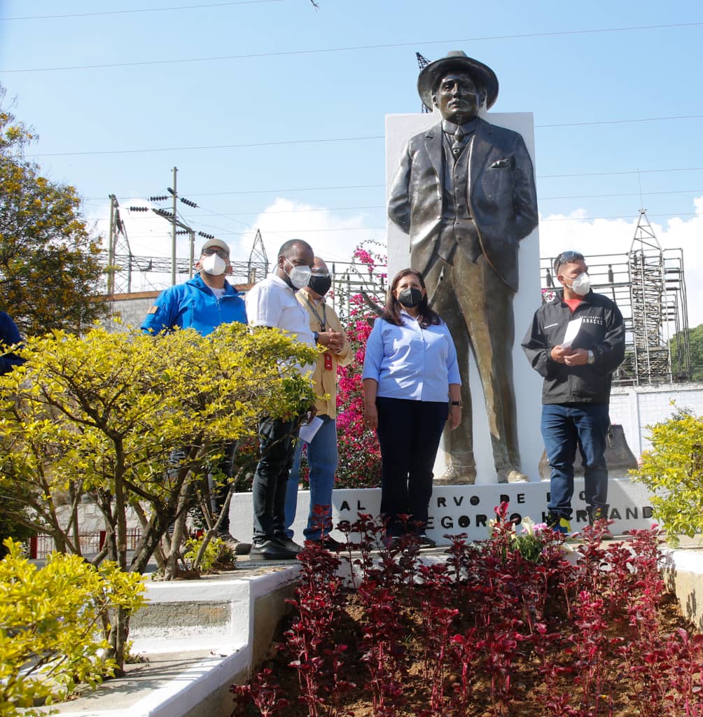 Ministra Carmen Meléndez supervisando Hospital de Los Magallanes