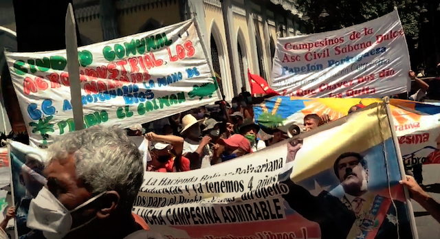 Campesinos de toda Venezuela reclamando sus derechos frente a la Asamblea Nacional