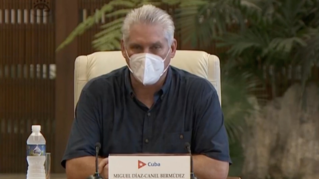 El presidente de Cuba, Miguel Díaz Canel, habla en directo desde el Palacio de la Revolución