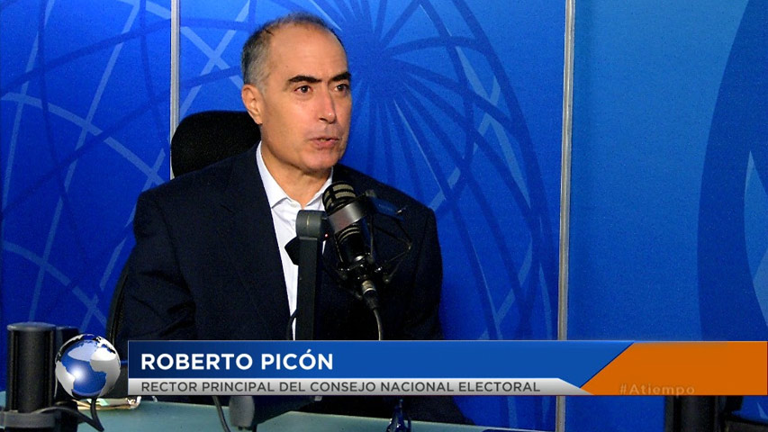 El rector del CNE, Roberto Picón