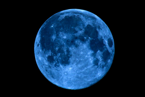Luna llena, conocida como luna azul