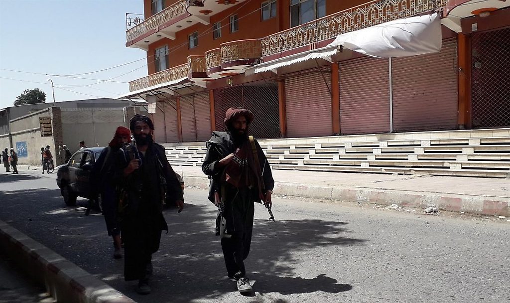 los talibanes siguen en su ofensiva en el país asiático donde ya tomaron el poder en al menos 9 ciudades.