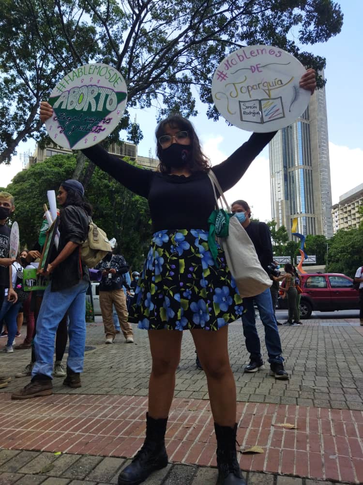 Activista feminista en la movilización en Caracas en el marco del día de la acción global por la legalización del aborto.