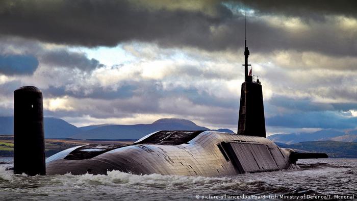 Submarino nuclear "Venganza" de fabricación británica en una base escocesa de Faslane-on-Clyde