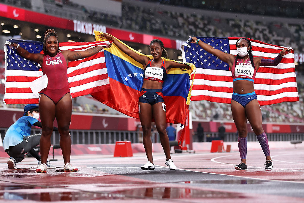 La super atleta paralímpica venezolana Lisbeli Vera se impuso ante las mejores del mundo para lograr dos medallas de oro y una de plata en los juegos Paralímpicos de Tokio 2020.