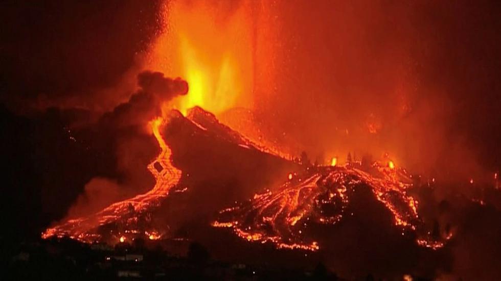 El volcán en la isla La Palma, hizo erupción este domingo