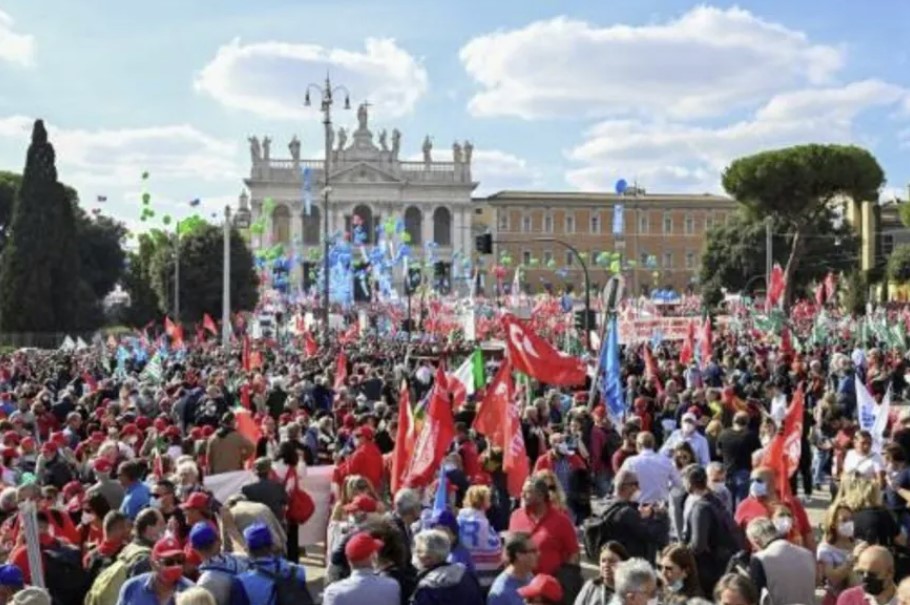 Manifestación en Roma contra la ultraderecha el 16 de octubre de 2021