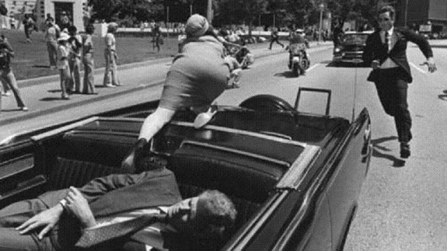 Foto que muestra a Kenndy herido en el atentado de Dallas, Texas en 1963