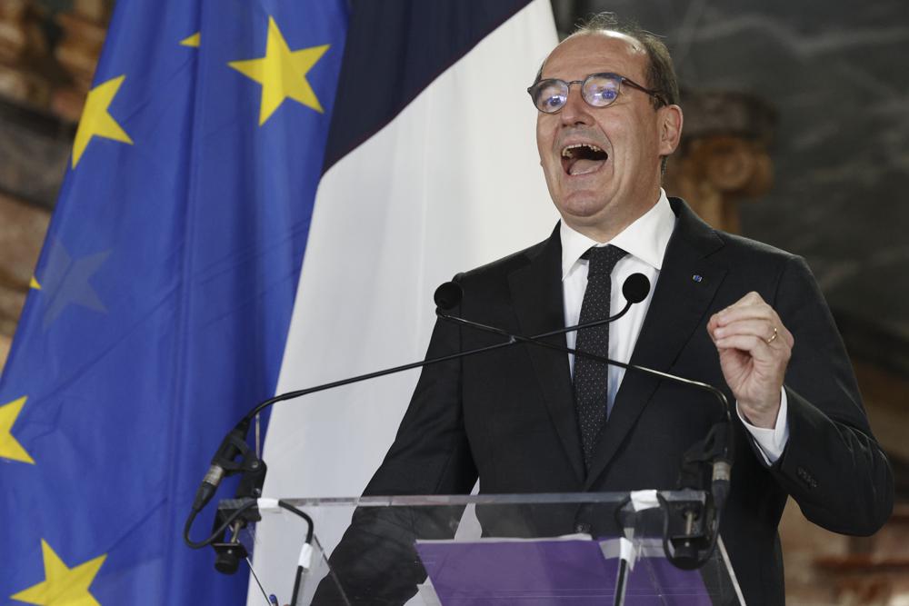 El primer ministro francés Jean Castex emite un comunicado después de una reunión franco-belga sobre seguridad, en Bruselas