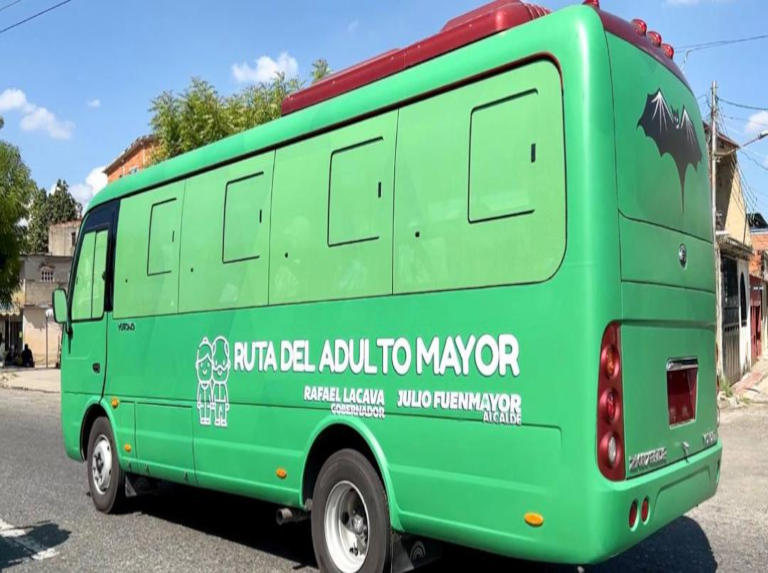 Inauguran la primera ruta exclusiva de transporte público para el Adulto Mayor y personas con discapacidad del municipio.