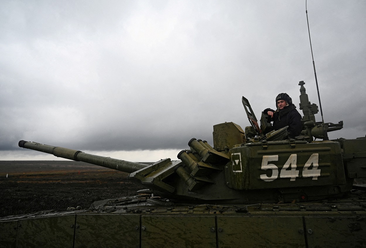 Un carro de combate ruso T-72B3, en unas maniobras militares, en la región rusa de Rostov, en diciembre de 2021. REUTERS/Sergey Pivovarov