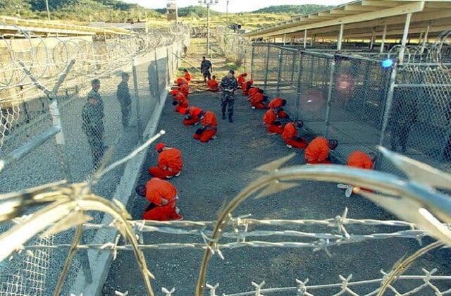 Base de Guantánamo, en territorio usurpado a Cuba, convertida en cárcel ilegal de los EEUU.