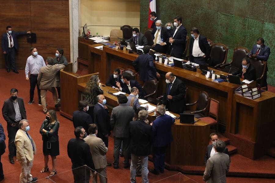Oposicion chilena abandona sala de Cámara de Diputados en protesta por licitacion del litio