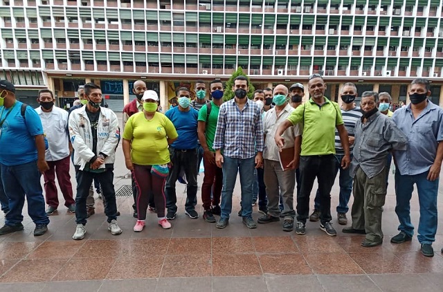 Trabajadores de Salva Foods acudieron una vez más a hacer sus reclamos ante el Min del Trabajo en Plaza Caracas, Torres de El Silencio