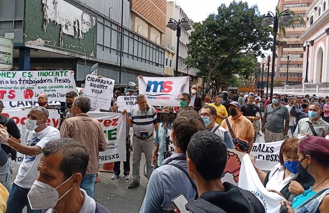 Movilización por libertad de los trabajadores presos y por el salario, en las inmediaciones de Ministerio del Trabajo, en Caracas