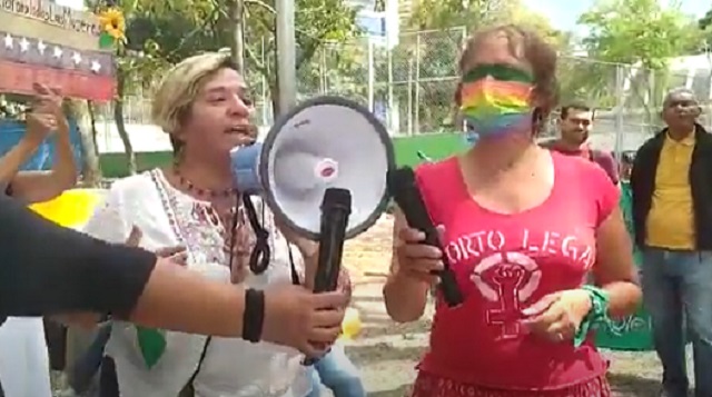 Zuleika Matamoros, de Juntas y a la Izquierda (Marea Socialista) en asamblea de mujeres el 8 M