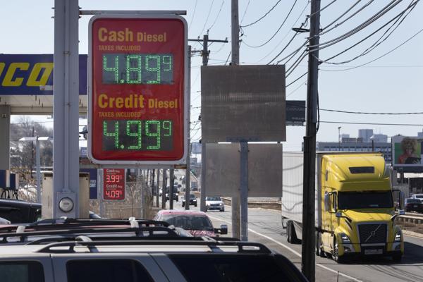Precios del galón de gasolina en estación gasolinera en Boston el 4/3/2022