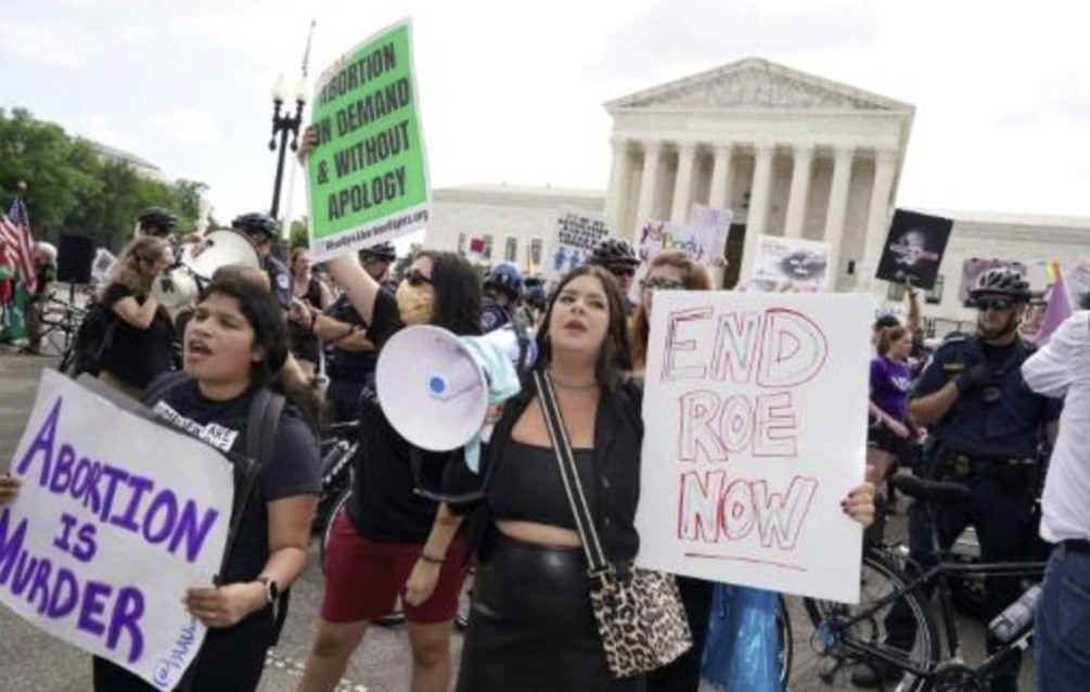 Manifestantes contra el aborto se manifiestan frente a la Corte Suprema de Estados Unidos