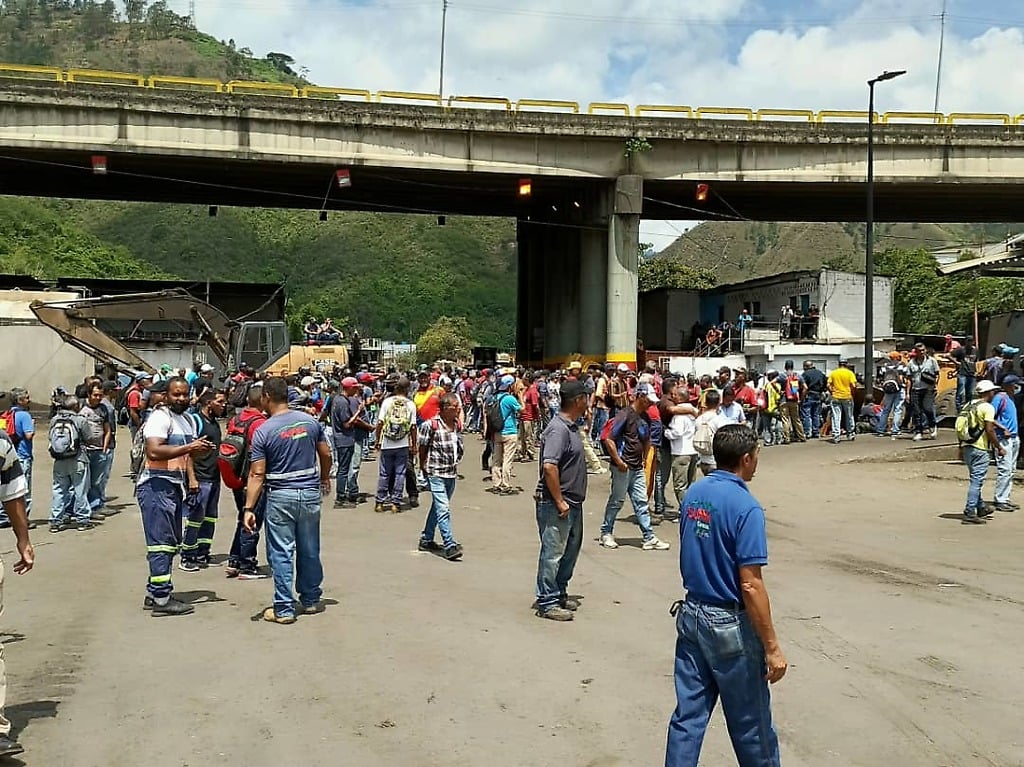 Trabajadores de Supra Caracas len uno de sus conflictos en el que les impedían la entrada a la planta de transferencia