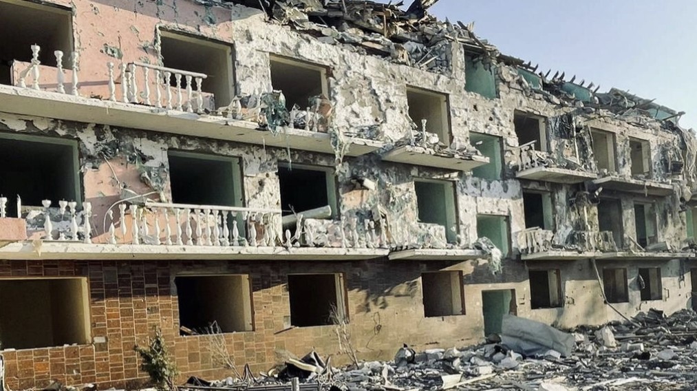 Un hotel destruido por los bombardeos rusos en Serhiyevka, cerca de Odesa, el 1 de julio de 2022