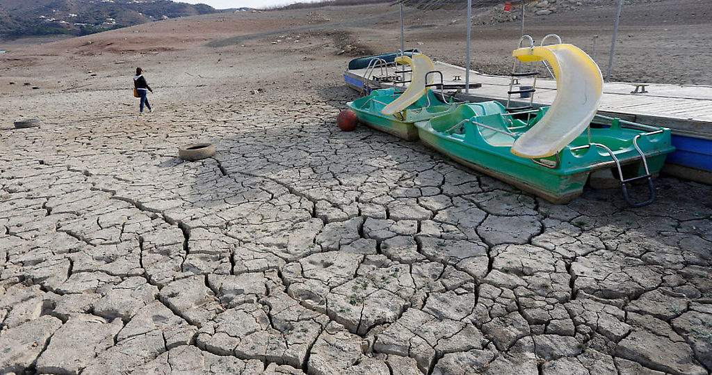 El cambio climático ha dejado al embalse de La Viñuela, Axarquía, España, a sólo un 15% de su capacidad.