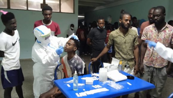 Los haitianos emigrantes son atendidos por personal médico cubano