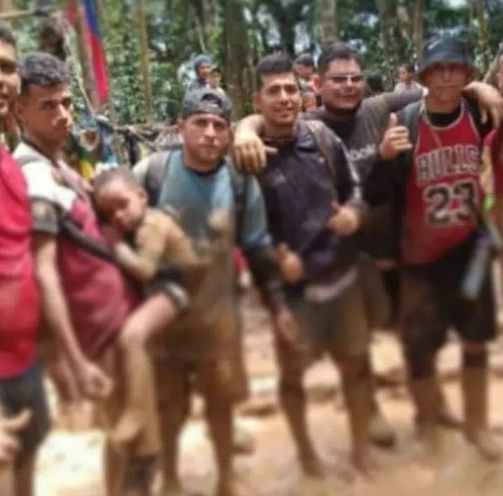 Venezolanos rescatan a una bebé en la selva del Darién